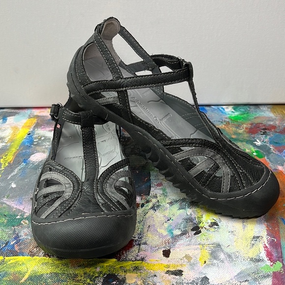 J-41  ADVENTURE ON BLACK SANDALS SIZE 6 - Picture 1 of 7